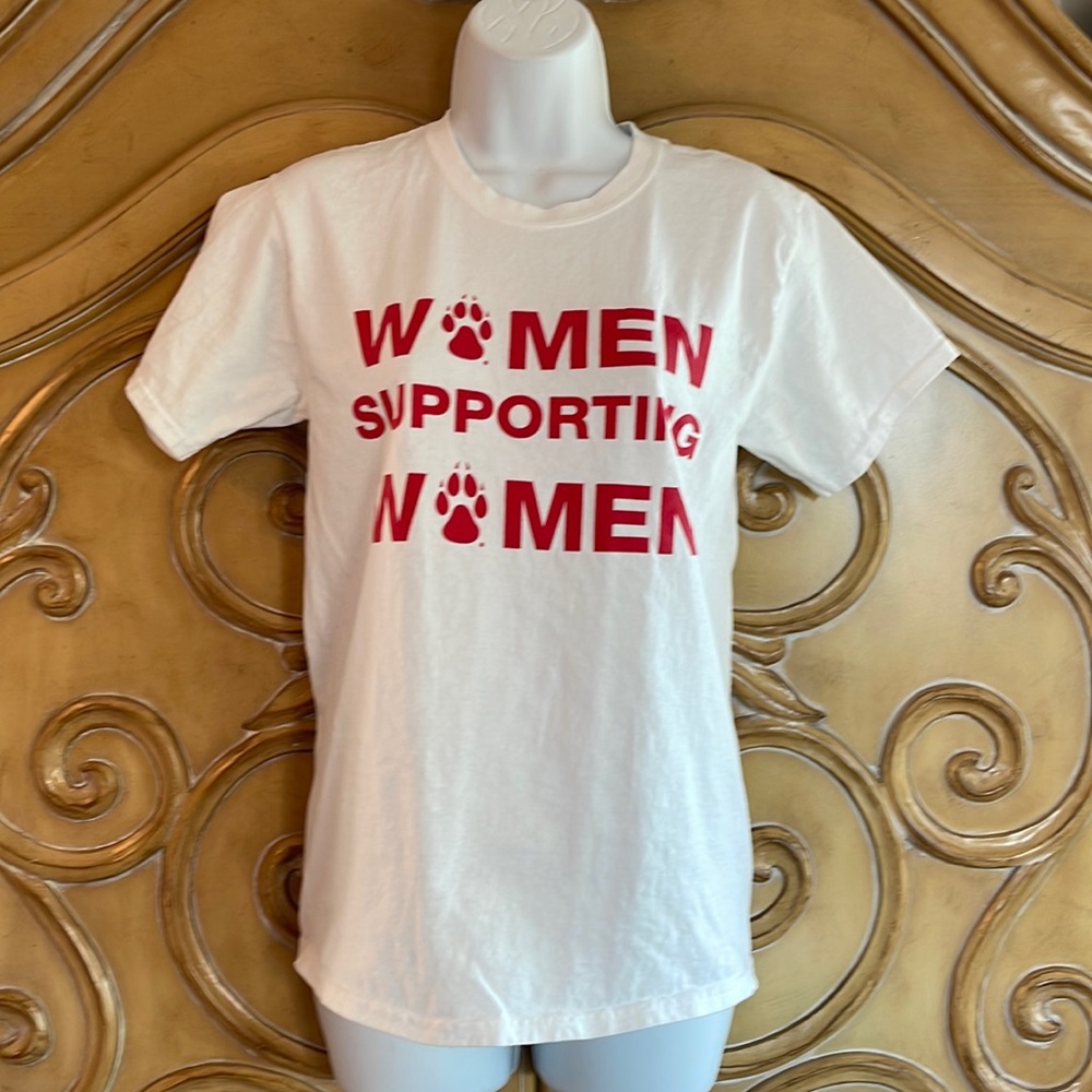 “Women Supporting Women” lobo tee